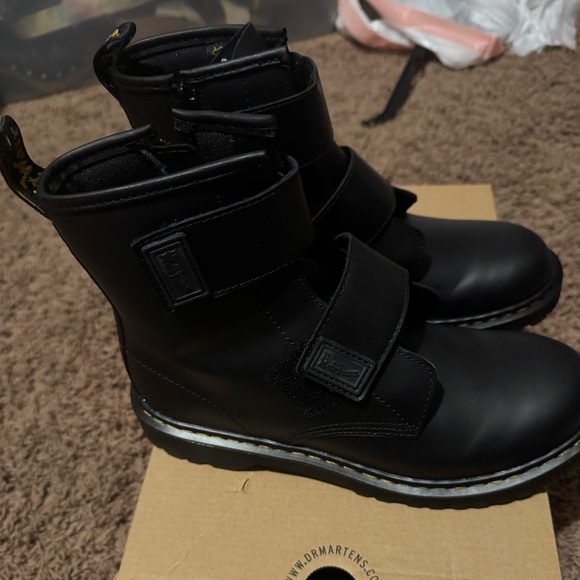 Dr. Martens Kids Black Leather Boots - Picture 5 of 9